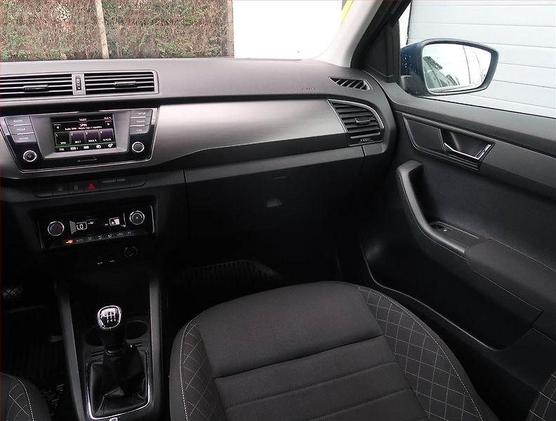 Škoda Fabia (2017) Style 1.0 TSI, Serv.kniha - fotka 8 z 16
