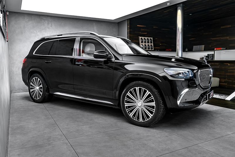 Mercedes-Benz GLS 4MATIC MAYBACH - fotka 3 z 27