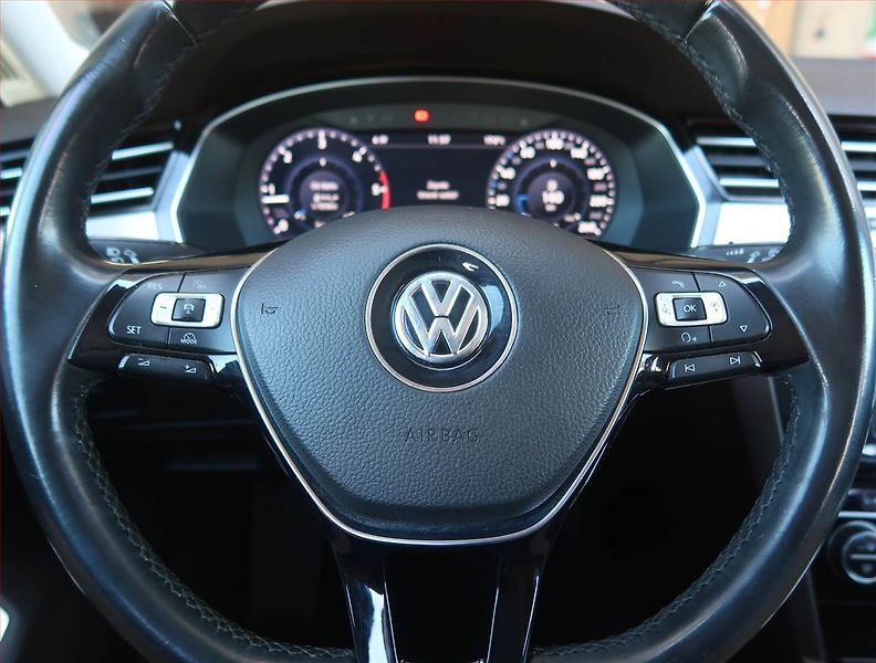 Volkswagen Passat (2016) Highline 2.0 TDI 4Motion, 4X4 - fotka 16 z 20