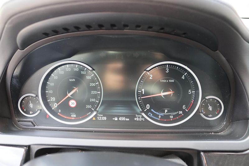 BMW Řada 7 730D XDRIVE F01 190kW - fotka 21 z 48