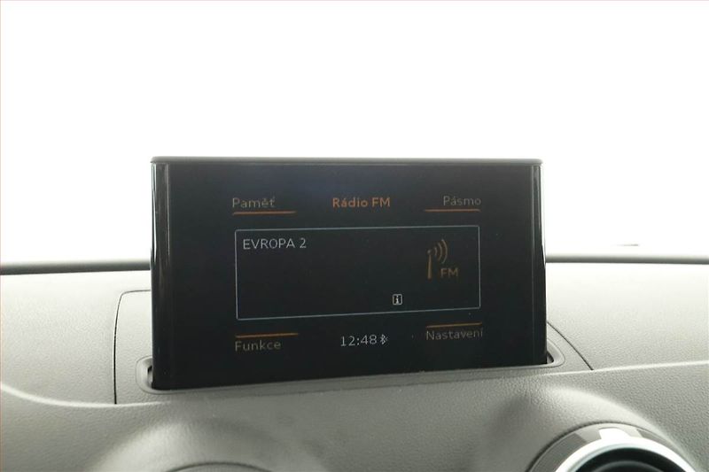 Audi A3 (2016) 1.6 TDI, Navi, Bi-Xenony - fotka 11 z 13