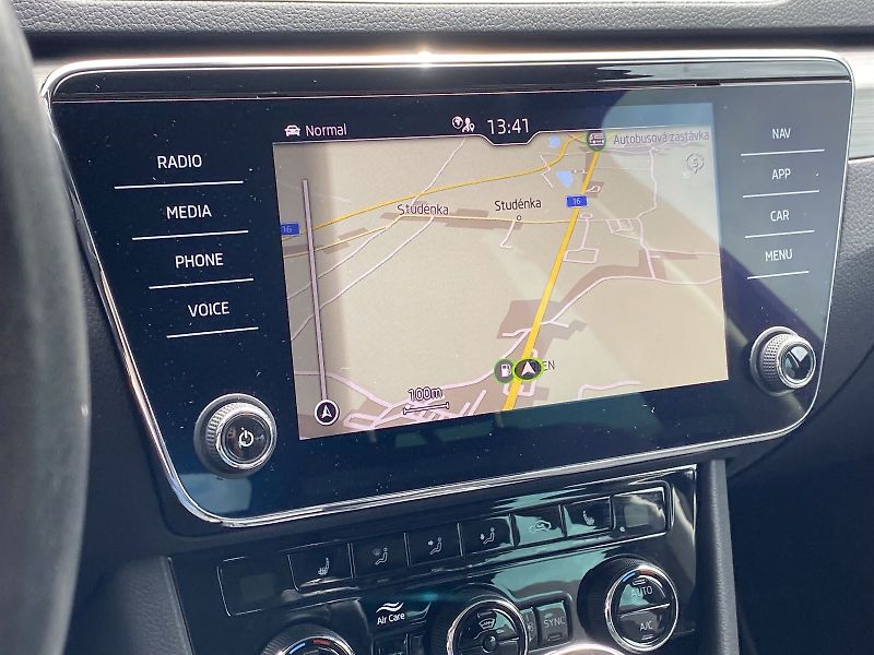 Škoda Superb (2022) 1.5 TSI Style+ - fotka 10 z 40