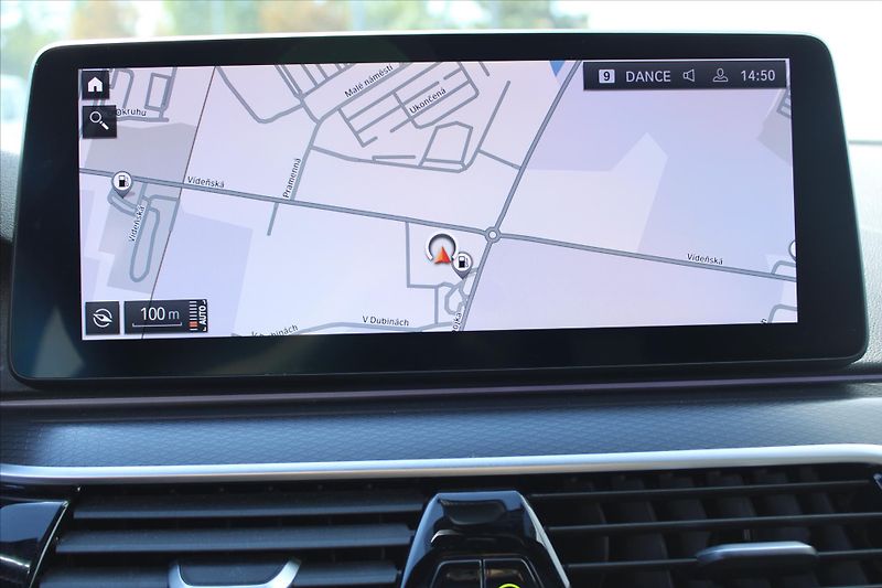 BMW Řada 5 520d xDrive 140kW M PAKET NAVI - fotka 20 z 32