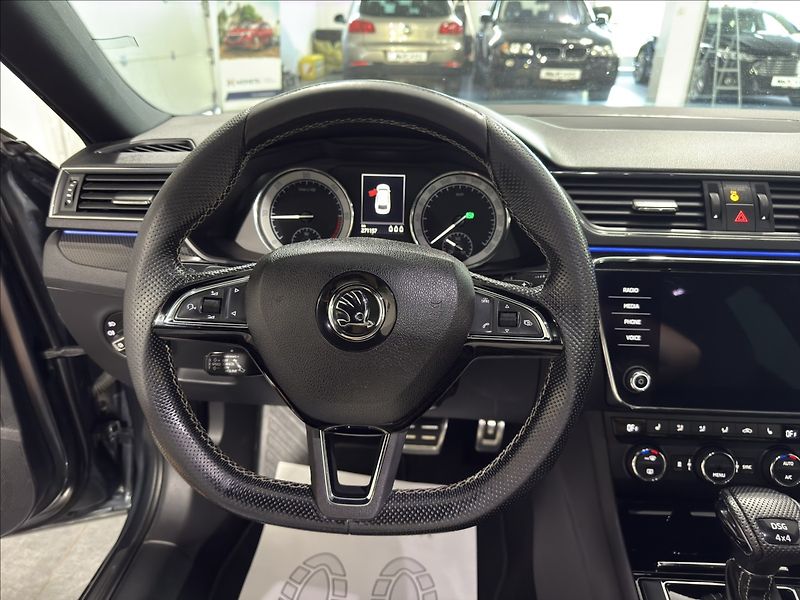 Škoda Superb 2,0   TDI 4x4 DSG SPORTLINE - fotka 12 z 39