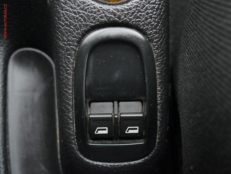 Peugeot 206 (2005) 1.1i SW, AC - fotka 12 z 14