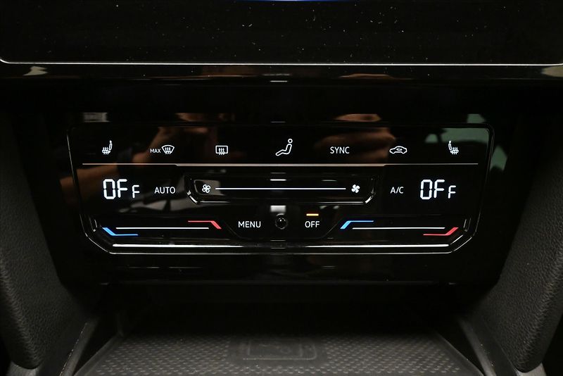 Volkswagen Passat 2,0 TDI 147kW Alltrack DSG 4Mo - fotka 21 z 32