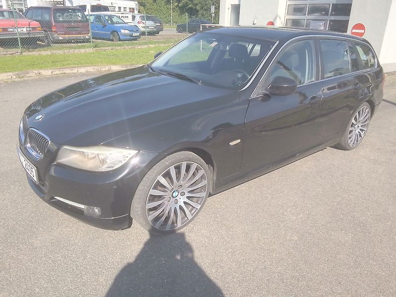 BMW Řada 3 2.0 318d Touring - fotka 6 z 15