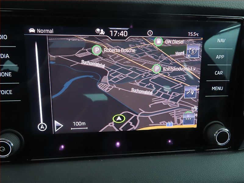 Škoda Karoq (2023) Sportline 2.0 TSI - fotka 15 z 16