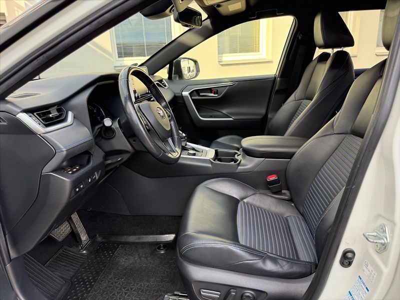 Toyota RAV4 2,5 Selection, 4x4, Hybrid - fotka 8 z 20