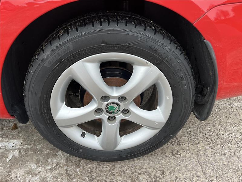 Škoda Fabia 1,2 TSi KLIMA 2x KOLA STK 1/28 - fotka 31 z 32