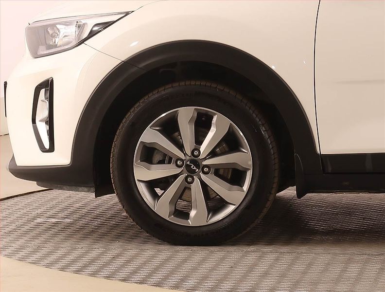Kia Stonic (2024) 1.2 DPI, ČR,1.maj, Serv.kniha - fotka 15 z 22