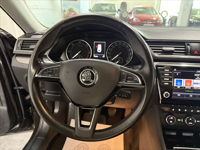 Škoda Superb 2,0   TDI 110kW STYLE 4x4 TAŽN - fotka 10 z 47