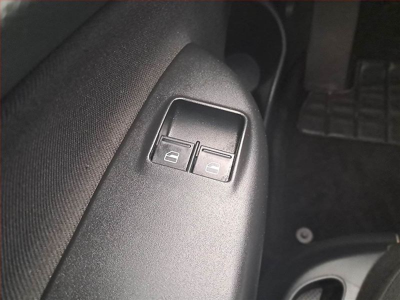 Škoda Octavia (2010) 1.6 TDI, Park. senzory - fotka 15 z 15