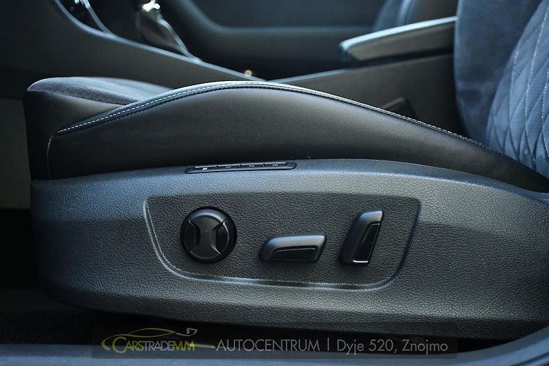 Škoda Superb 2,0TDI SPORTLINE DSG ČR 1.MAJ  - fotka 33 z 56
