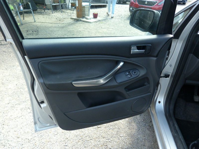 Ford C-MAX 1.6 TDCI - fotka 19 z 23