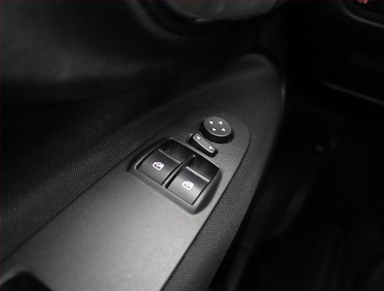 Fiat Punto (2015) 1.4 - fotka 12 z 15