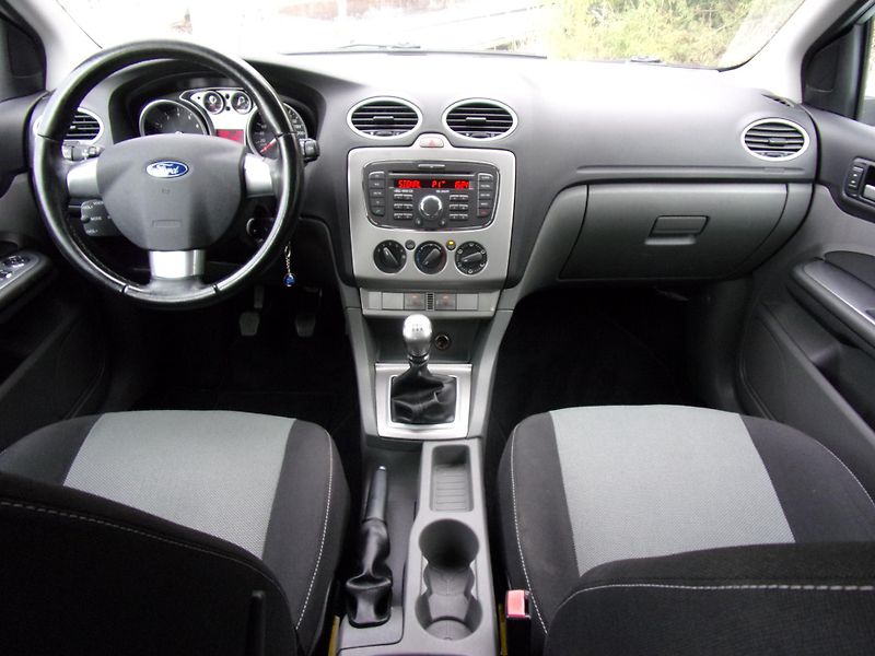 Ford Focus (2010) 1.6i74kW STYLE NYNÍ PO SERVISE - fotka 9 z 19