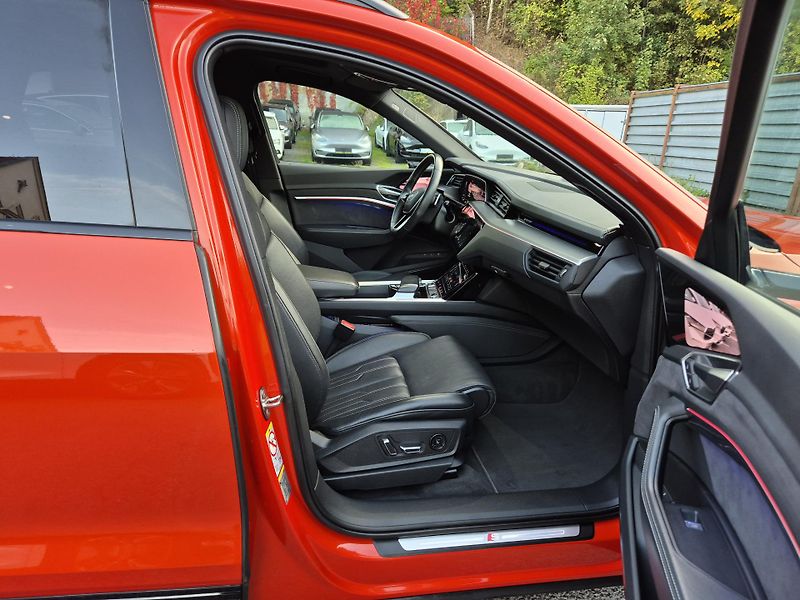 Audi e-tron 55 QUATTRO 300kw SOH 95 % - fotka 16 z 49