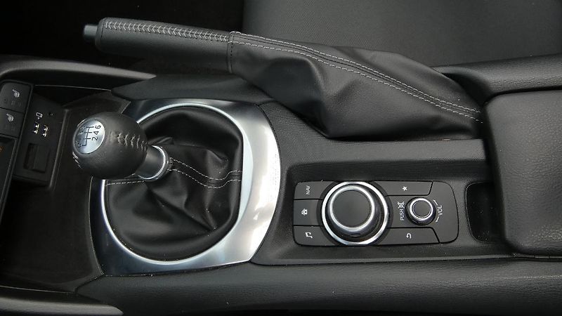 Mazda MX-5 RF 2.0 Skyactiv-G184 Exclusive - fotka 18 z 22