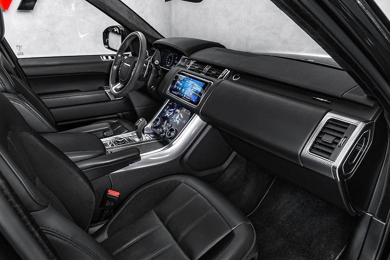 Land Rover Range Rover Sport HST - fotka 16 z 27