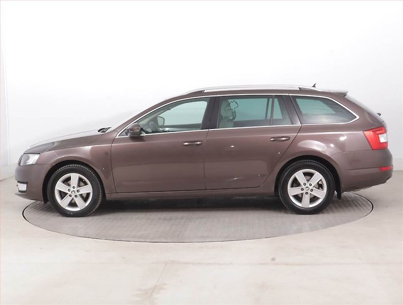 Škoda Octavia (2013) Elegance 1.6 TDI, 4X4, Kůže - fotka 3 z 16