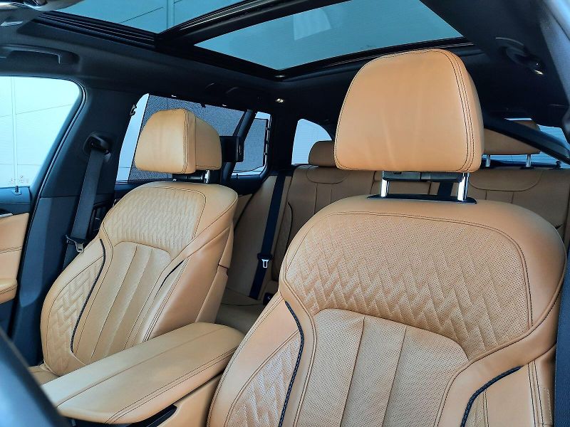 BMW Řada 5 (2020) M550d xDrive Touring - fotka 13 z 15