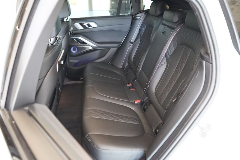 BMW X6 40d xDrive, Bowers, Tažné - fotka 45 z 50