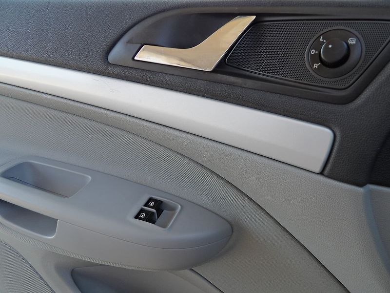 Škoda Octavia 1.6TDI Ambition Serviska - fotka 14 z 35