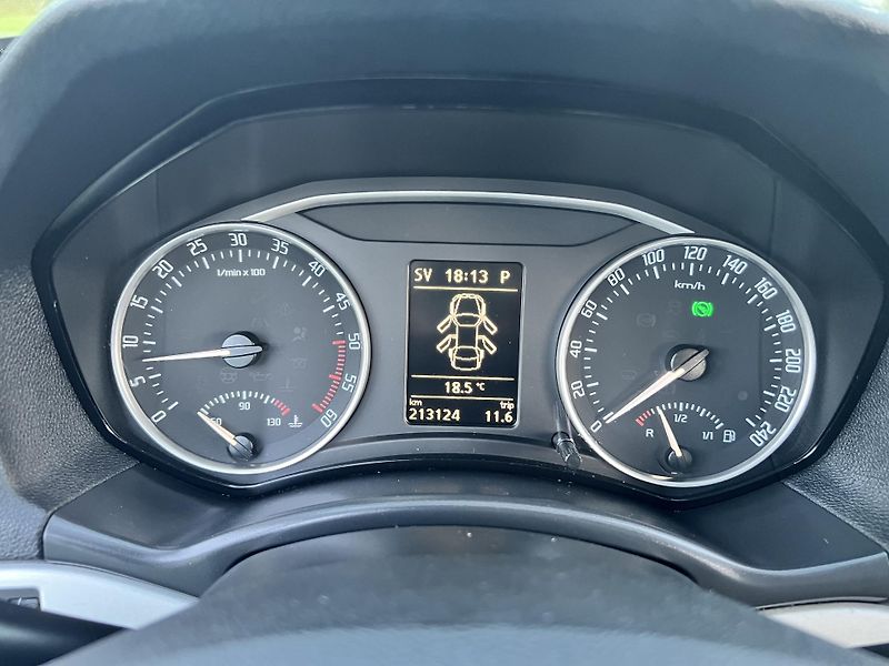 Škoda Octavia 1.6TDI 77KW,DIGIKLIMA,WEBASTO - fotka 35 z 45