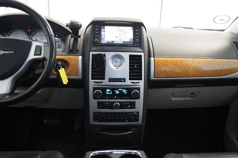 Chrysler Grand Voyager 3,8I LIMITED AUT. - fotka 21 z 30