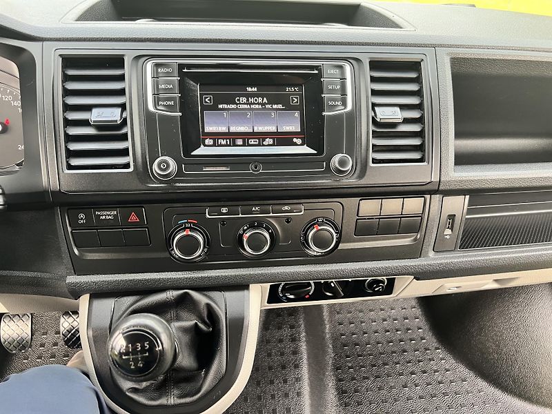 Volkswagen Transporter 2.0TDI 75KW,9MÍST,TZ,KLIMA,1MA - fotka 32 z 37