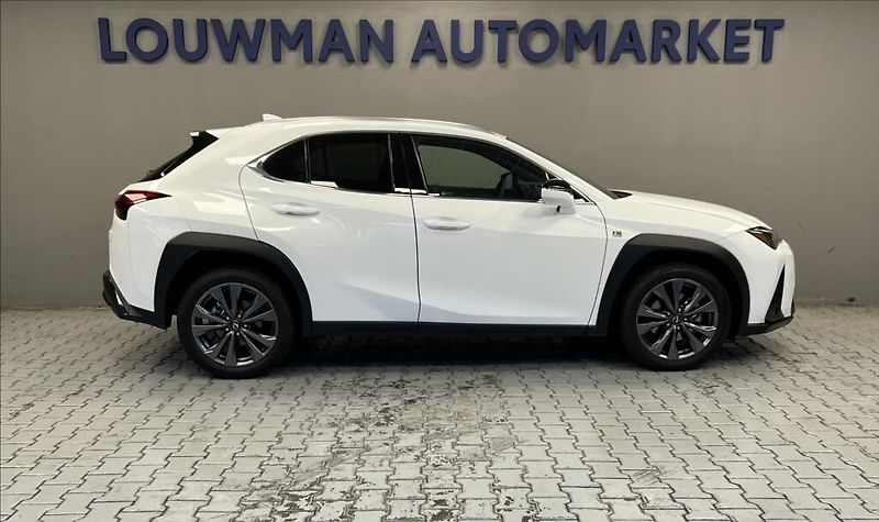 Lexus UX 300h 300H 2,0 HEV F SPORT DESIGN - fotka 14 z 19