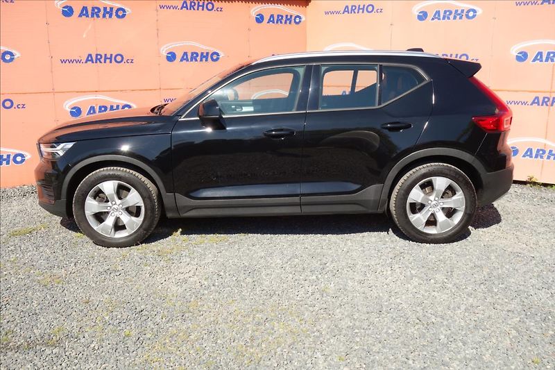 Volvo XC40 2,0 D4, ČR, SERVIS.KN., AWD. - fotka 4 z 39