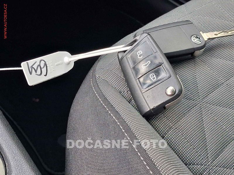 Volkswagen Tiguan (2021) 1.5 TSi, Life, DSG, kamera - fotka 17 z 17