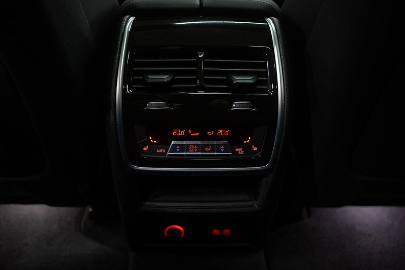 BMW X5 (2025) 30d 7MÍST VZDUCH MASÁŽ WEBASTO - fotka 5 z 19