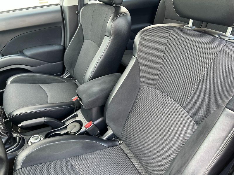 Peugeot 4007 (2009) 2.2HDi 115kW 4x4 - fotka 16 z 36