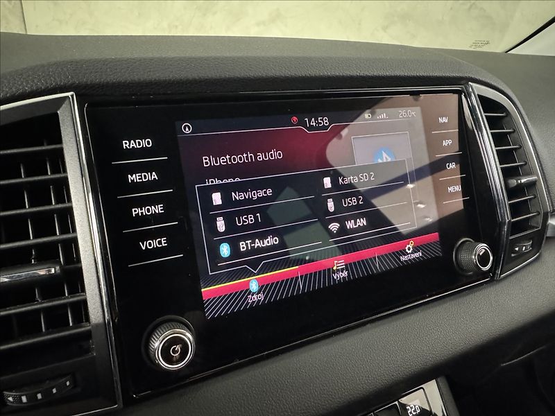 Škoda Karoq 1,5 TSi  DSG Style LED Kamera - fotka 34 z 44