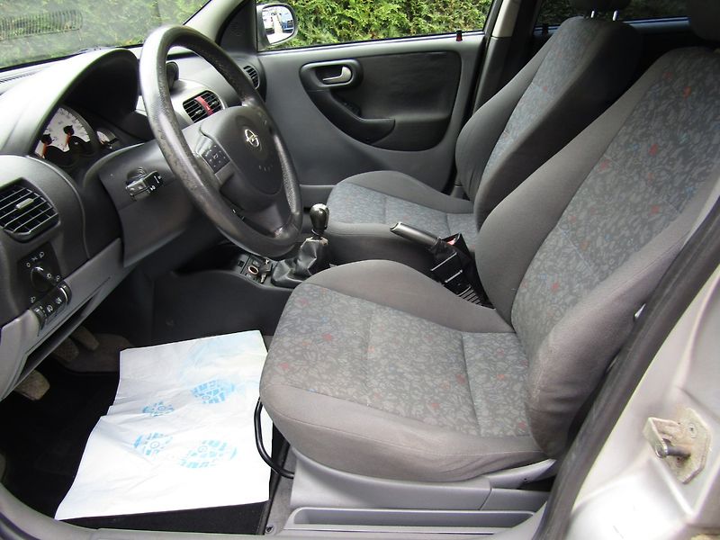 Opel Corsa (2002) GSi 1.8 16VC 92kW - fotka 19 z 38
