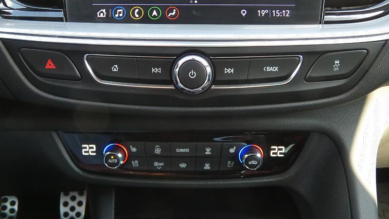 Opel Insignia 2,0 T 4x4 GSi - fotka 17 z 25