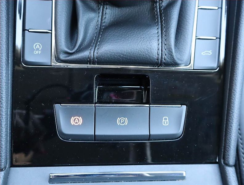 Škoda Superb (2016) 2.0 TDI, Serv.kniha, Kůže - fotka 13 z 21