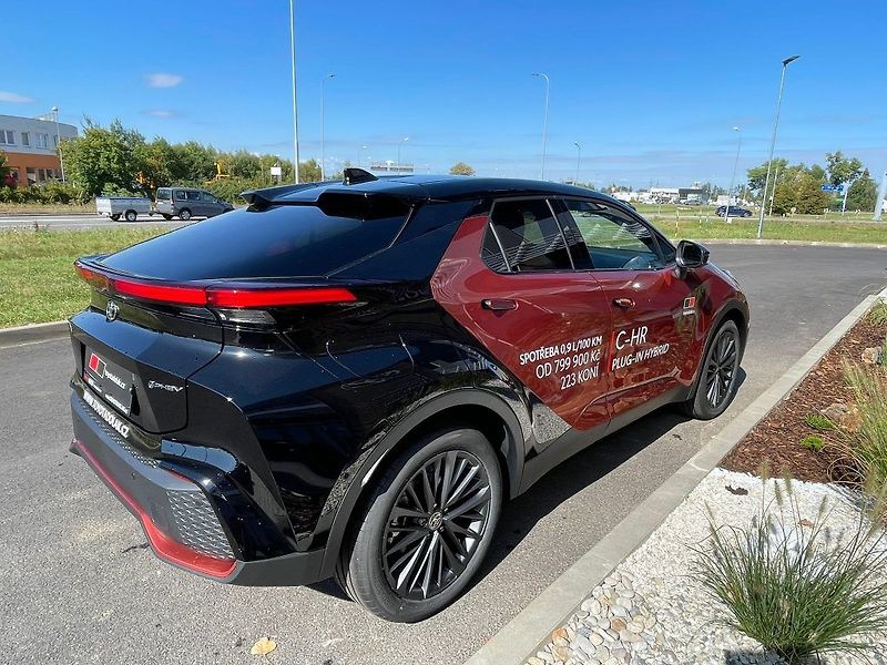 Toyota C-HR 2.0 Plug-In Hybrid Tokyo Edit - fotka 18 z 33