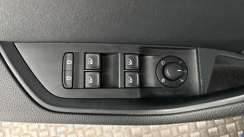 Škoda Superb 2.0 TDI DSG 4x4 Style - fotka 23 z 33