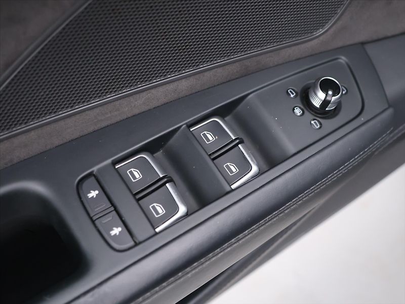 Audi S8 4.0 TFSI 445kW Plus Tiptronic - fotka 15 z 33