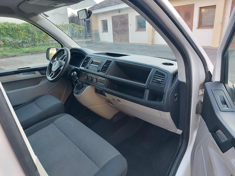 Volkswagen Transporter 2,0 TDi 75kw 9 míst - fotka 13 z 17