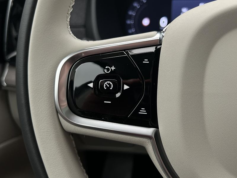 Volvo XC90 (2026) T8 AWD AUT RECHARGE DARK PLUS - fotka 22 z 49