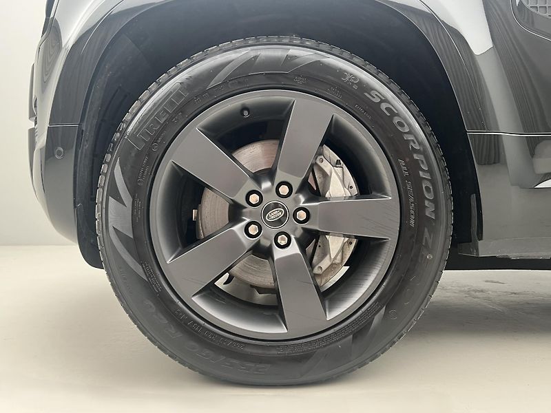Land Rover Defender 110 D300 HSE AUT CZ - fotka 15 z 51