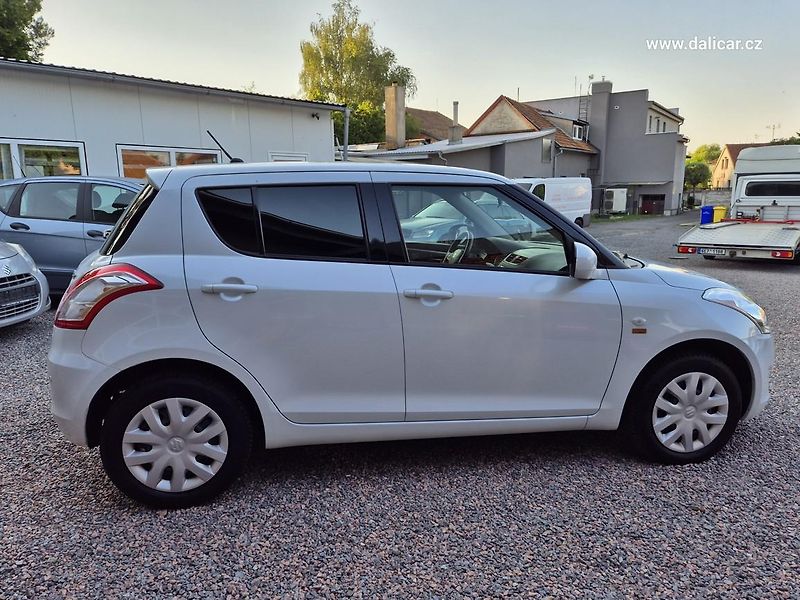 Suzuki Swift (2011) 1.2i 69KW 4x4 klima - fotka 14 z 52