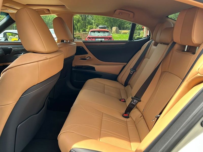 Lexus ES 300h 300h 2,5 HEV LUXURY - fotka 7 z 7