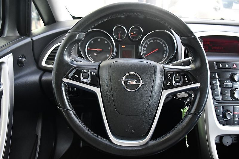 Opel Astra 1.7CDTi SPORTS TOURER - fotka 21 z 31