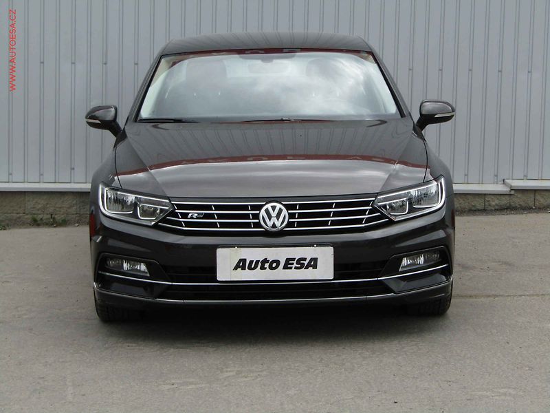 Volkswagen Passat (2018) 2.0TDi - fotka 2 z 19